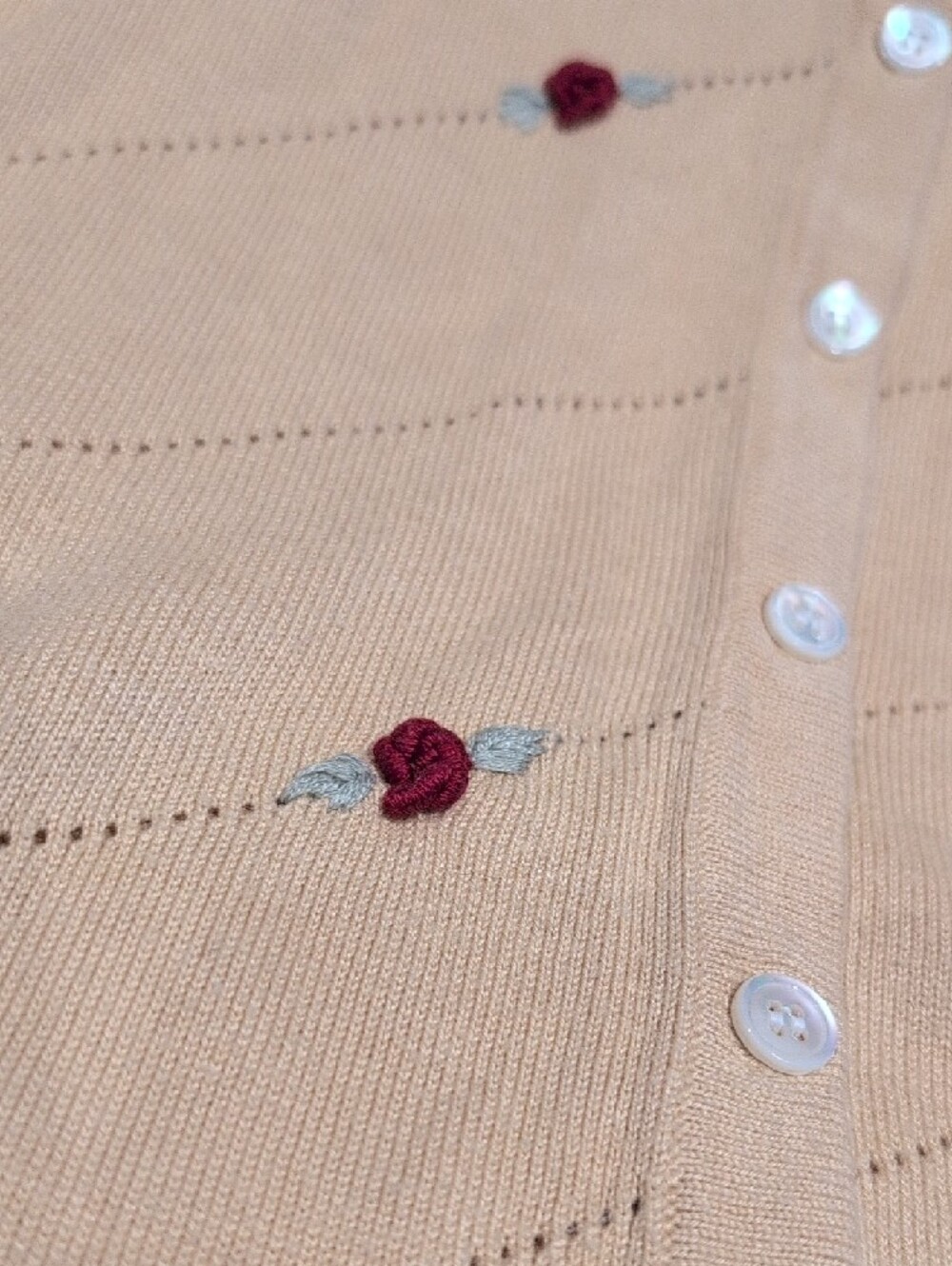 437 - Y2K Vintage Colour 18 Cardigan • Soft Neutral Knit • Cottagecore Button-Up - Picture 5 of 9